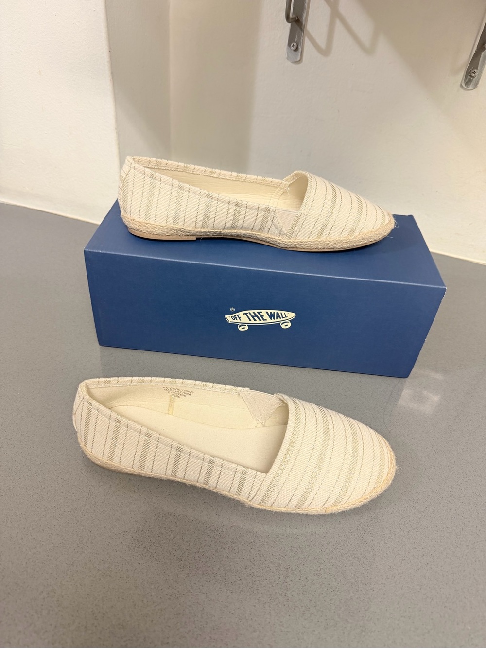 Cream Striped Slip-On Espadrilles canvas women’s size 9 y2k casual wear